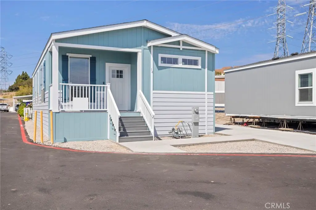 3030 Oceanside Boulevard 14, Oceanside, CA — listing photo 1