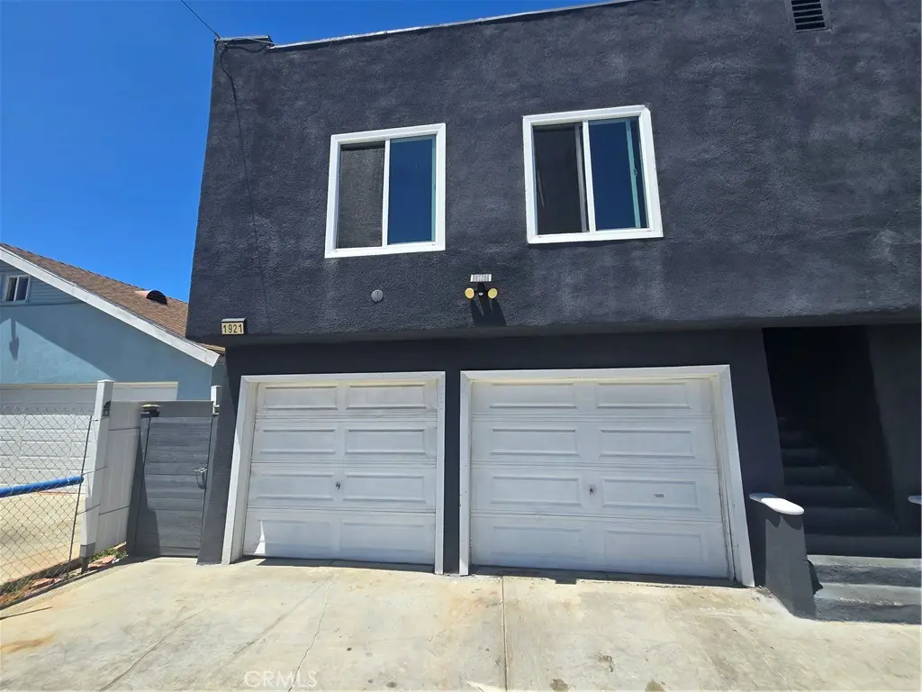 Residential Lease for rent at 1921 E 6th Street, Long Beach, Los Angeles County, CA featuring 2 beds and 1 bath