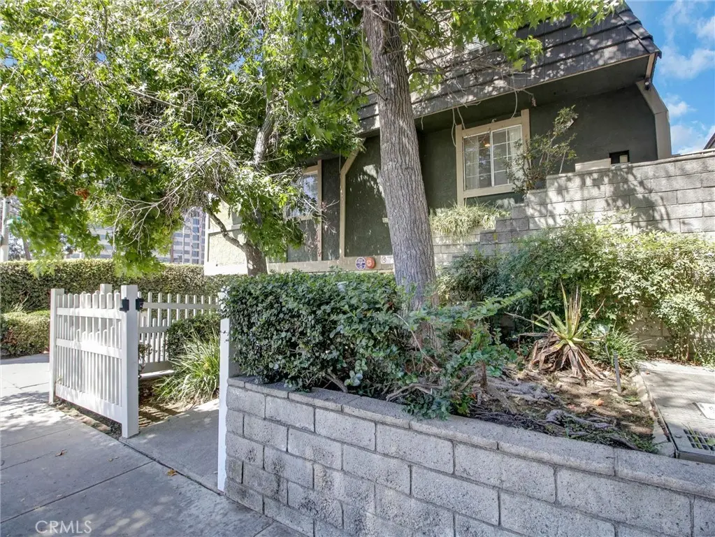 379 N Mentor Avenue 1, Pasadena, CA — listing photo 1