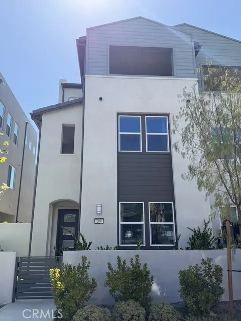 Residential Lease for rent at 204 Baluster, Irvine, Orange County, CA featuring 3 beds and 3 baths