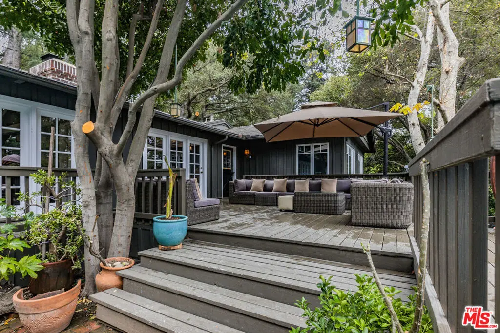 Single Family Residence for rent at 5228 Palm Drive, La Canada Flintridge, CA featuring 3 beds and 4 baths