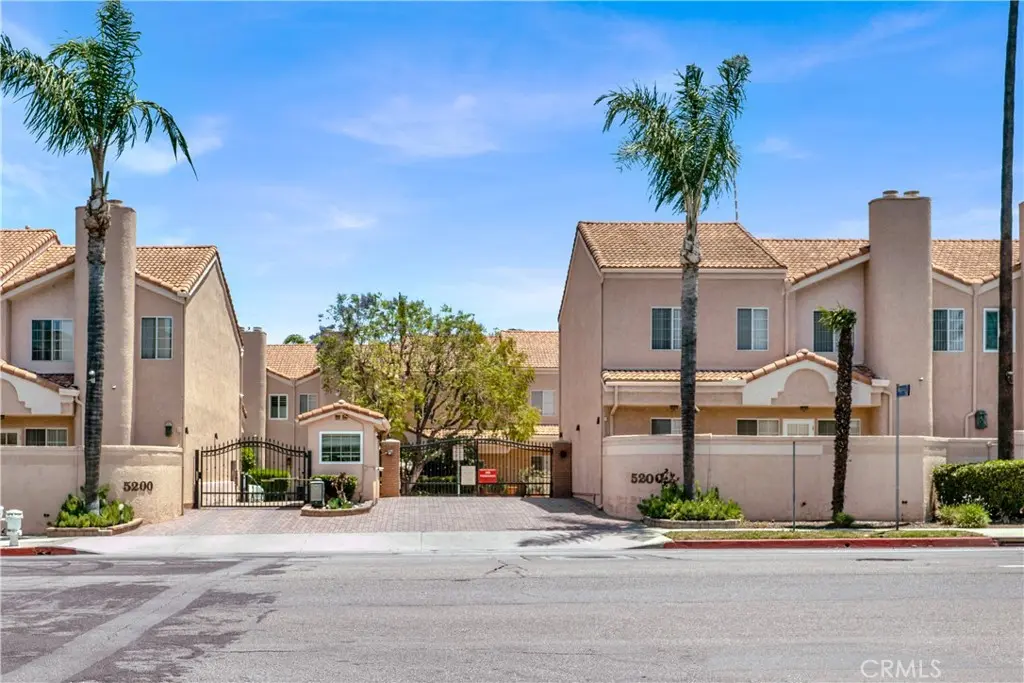 5200 White Oak Avenue 52, Encino, CA — listing photo 1