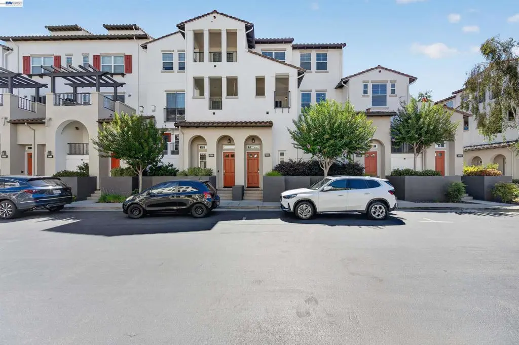 Condominium for sale at 4311 Clarinbridge Cir, Dublin, CA featuring 2 beds and 3 baths
