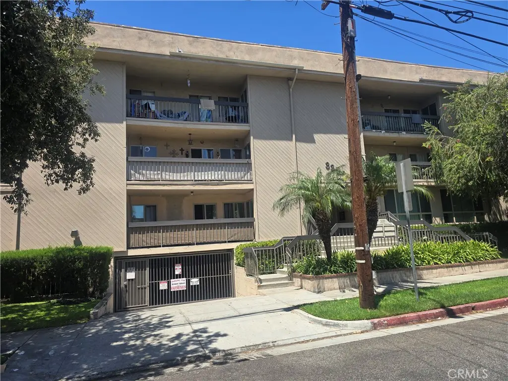 Residential Lease for rent at 335 N Adams 106, Glendale, Los Angeles County, CA featuring 2 beds and 2 baths