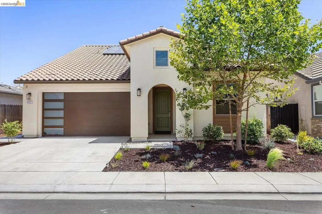 Single Family Residence for sale at 4352 Vanguard DR, Modesto, CA featuring 6 beds and 4 baths