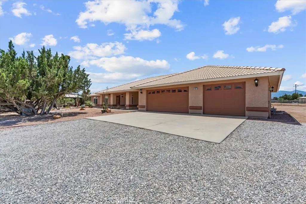 6977 kourie Way, Oak Hills, CA — listing photo 1