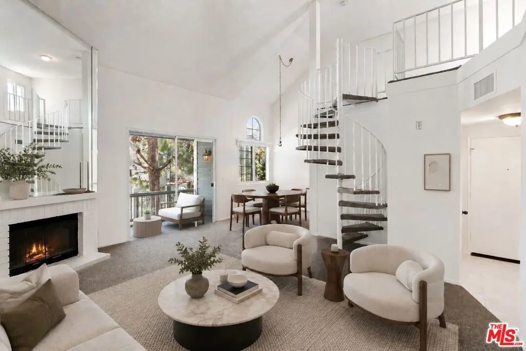 Condominium for sale at 8505 Gulana Avenue 5207, Los Angeles, CA featuring 1 bed and 1 bath