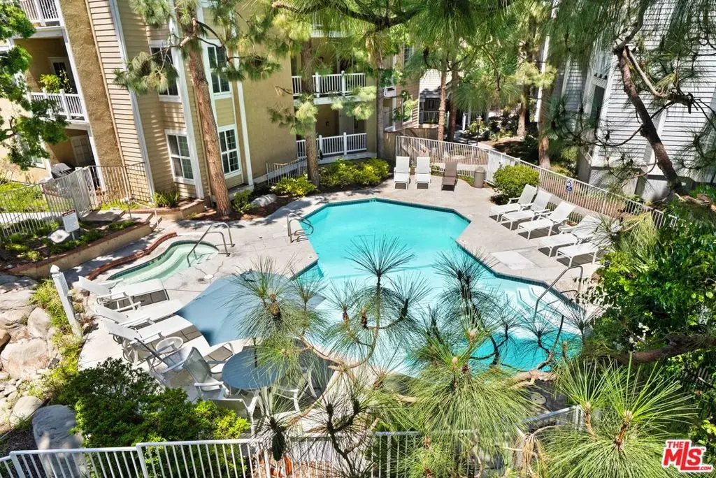 Condominium for sale at 8505 Gulana Avenue 5207, Los Angeles, CA featuring 1 bed and 1 bath