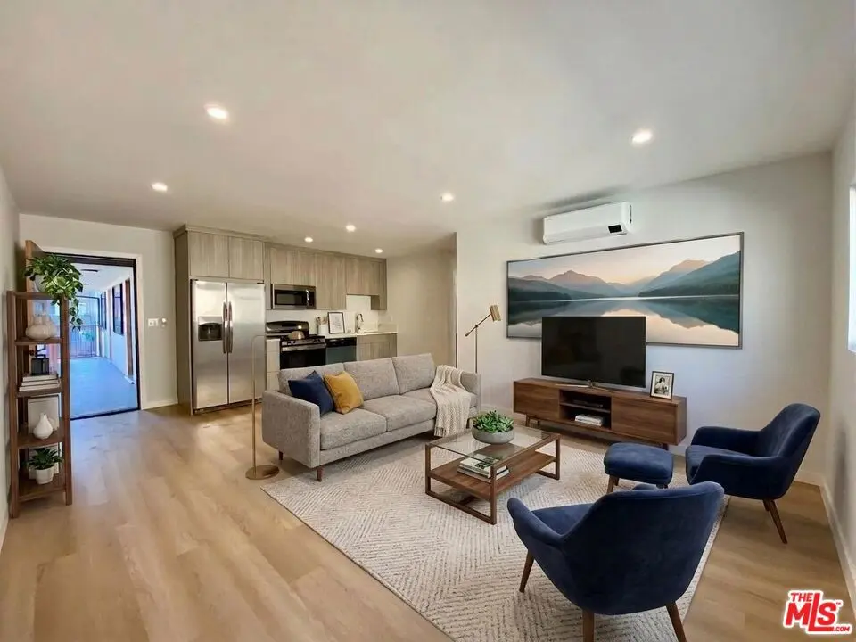 Residential Lease for rent at 3207 W 3rd Street 3, Los Angeles, Los Angeles County, CA featuring 2 beds and 2 baths