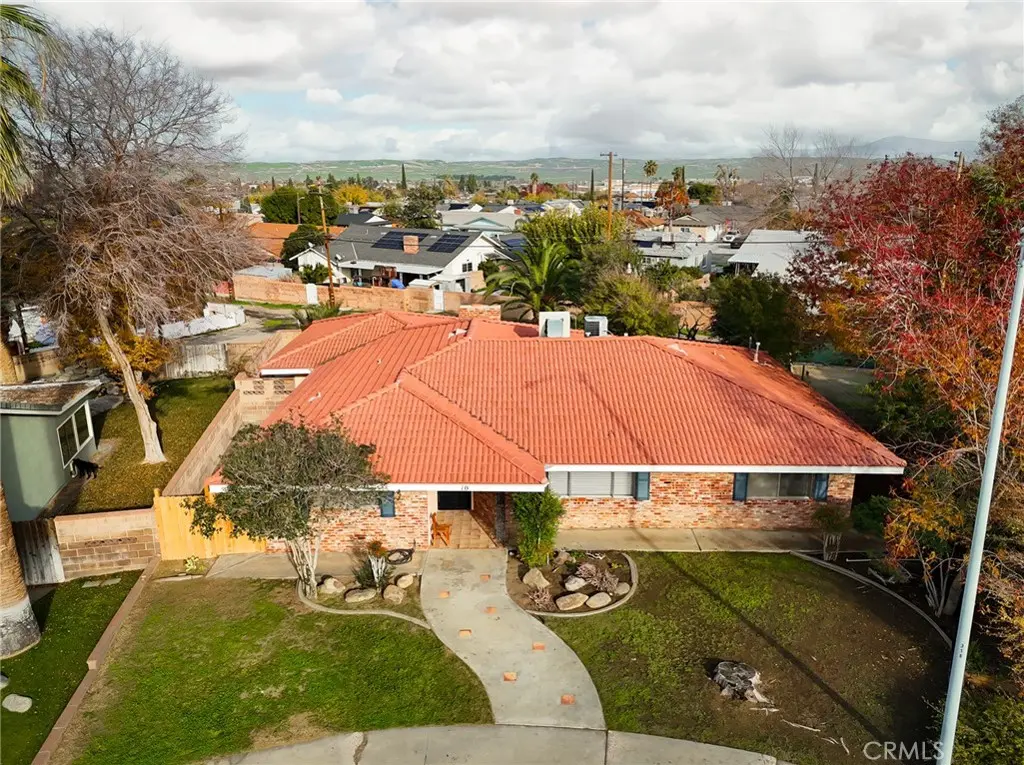 Single Family Residence for sale at 10 Grey Way, Taft, CA featuring 3 beds and 2 baths