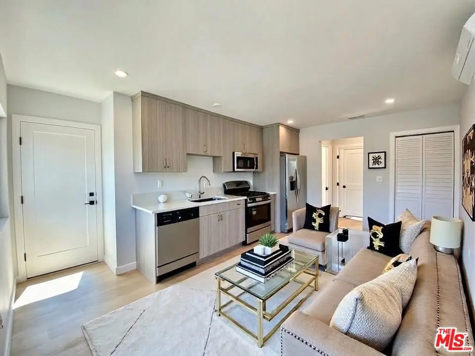 Residential Lease for rent at 3207 W 3rd Street 7, Los Angeles, Los Angeles County, CA featuring 2 beds and 2 baths