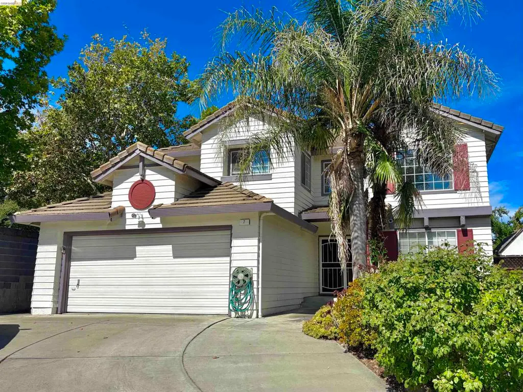 Single Family Residence for rent at 7 Goldmeadow Ct, Brentwood, CA featuring 4 beds and 3 baths