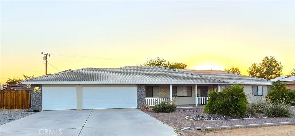 Single Family Residence for sale at 13930 Crow, Apple Valley, CA featuring 3 beds and 3 baths