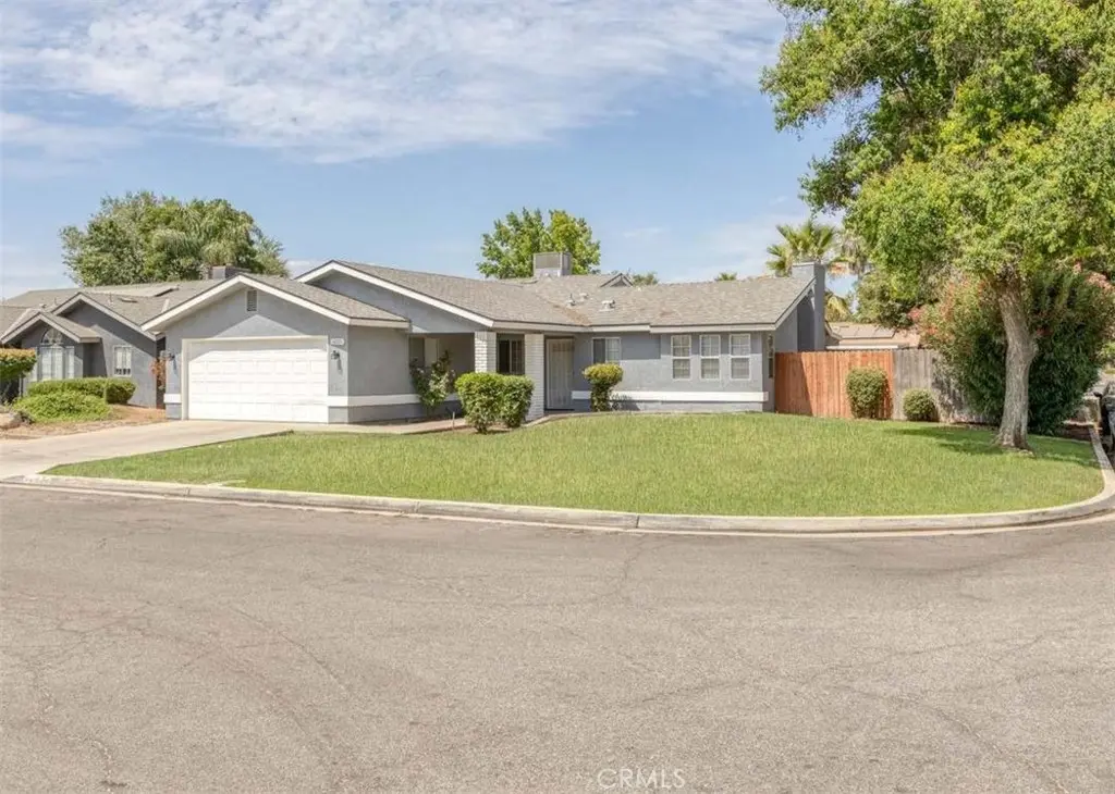 Residential Lease for rent at 6205 N Barcus, Fresno, Fresno County, CA featuring 3 beds and 2 baths
