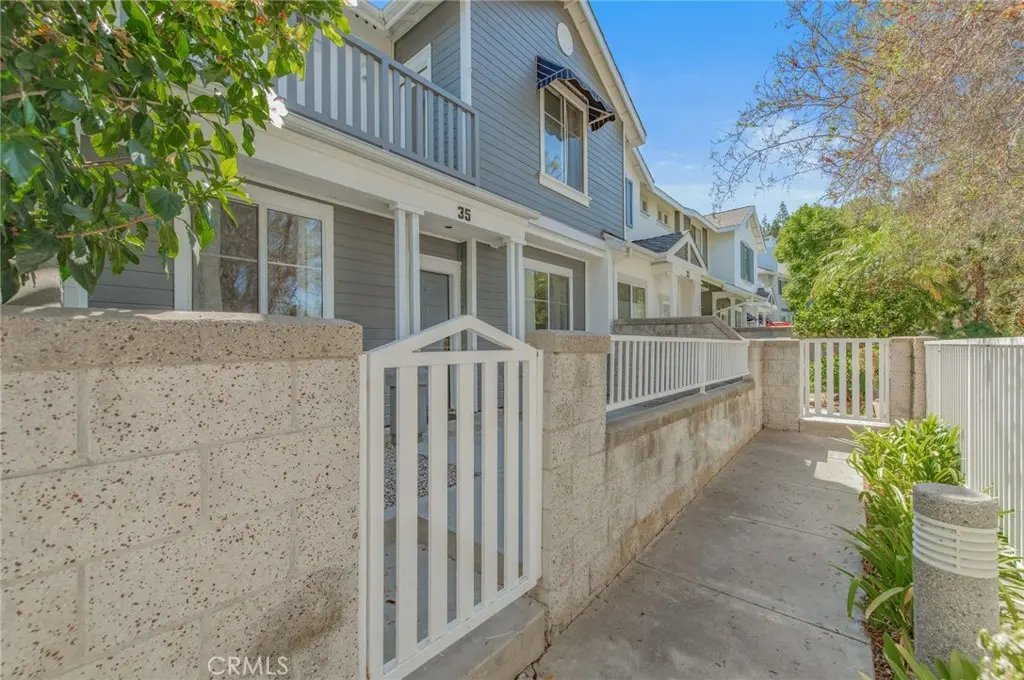 Condominium for rent at 35 Coronado Cay, Aliso Viejo, CA featuring 3 beds and 3 baths