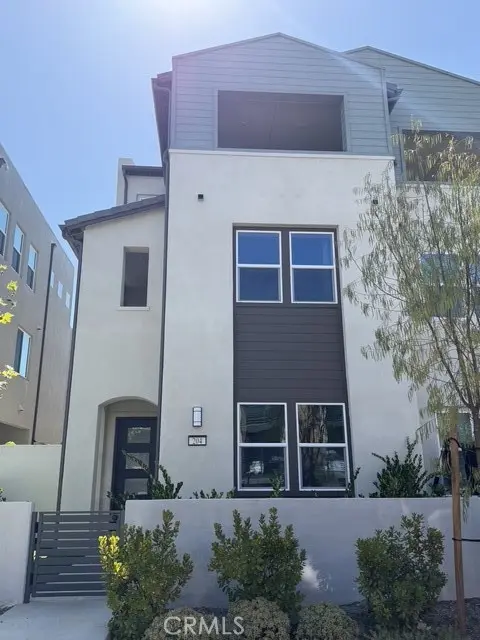 Condominium for sale at 204 Baluster, Irvine, CA featuring 3 beds and 4 baths