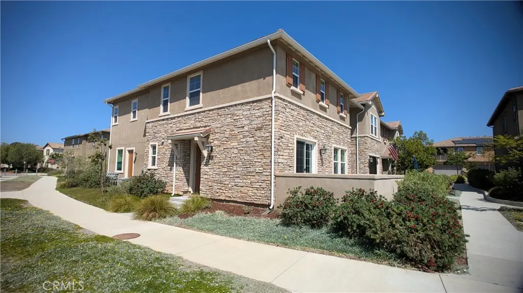 Residential Lease for rent at 6657 Fathom, Goleta, Santa Barbara County, CA featuring 3 beds and 3 baths