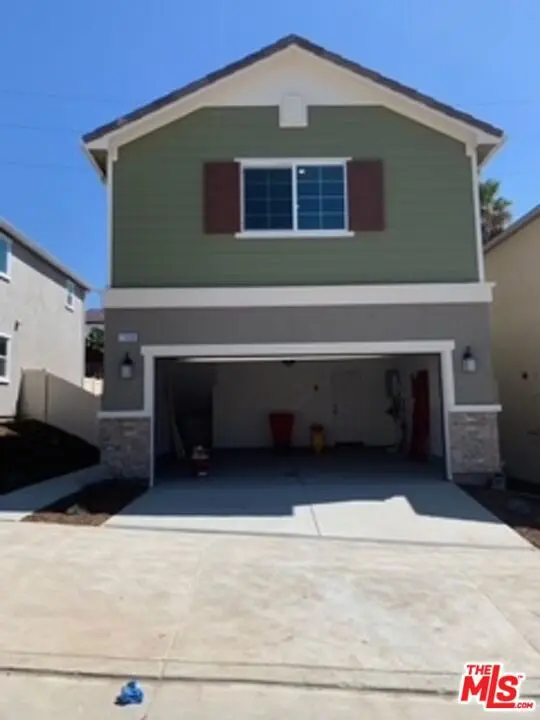 Residential Lease for rent at 11656 Hilltop Lane, Los Angeles, Los Angeles County, CA featuring 3 beds and 3 baths