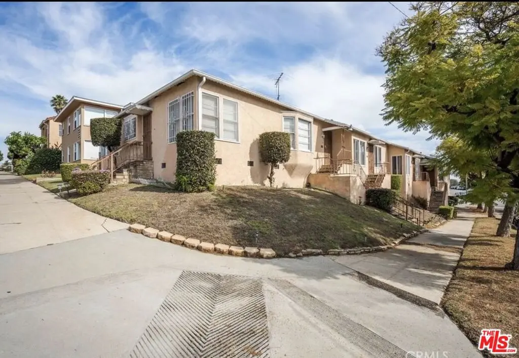 Residential Lease for rent at 4479 W 61st Street 4479, Los Angeles, Los Angeles County, CA featuring 2 beds and 1 bath