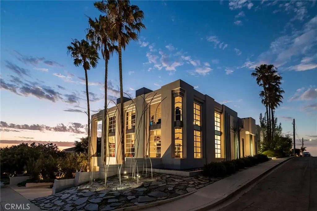 Residential Lease for rent at 811 John, Manhattan Beach, Los Angeles County, CA featuring 4 beds and 7 baths