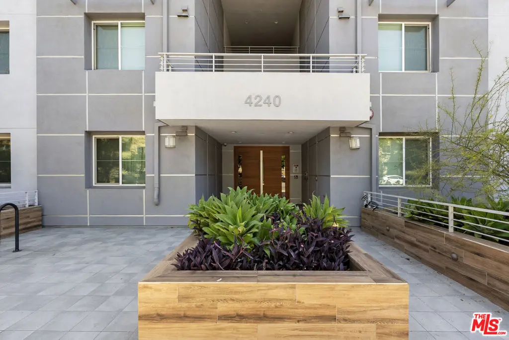 4240 Laurel Canyon Boulevard 105, Studio City, CA — listing photo 1