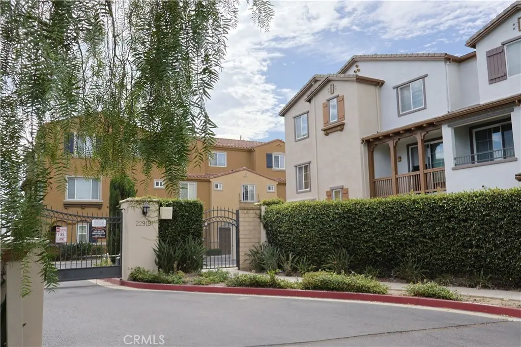 Residential Lease for rent at 22919 Mariposa Avenue 810, Torrance, Los Angeles County, CA featuring 3 beds and 3 baths