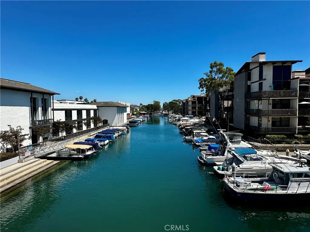Residential Lease for rent at 7212 Marina Pacifica N, Long Beach, Los Angeles County, CA featuring 1 bed and 1 bath