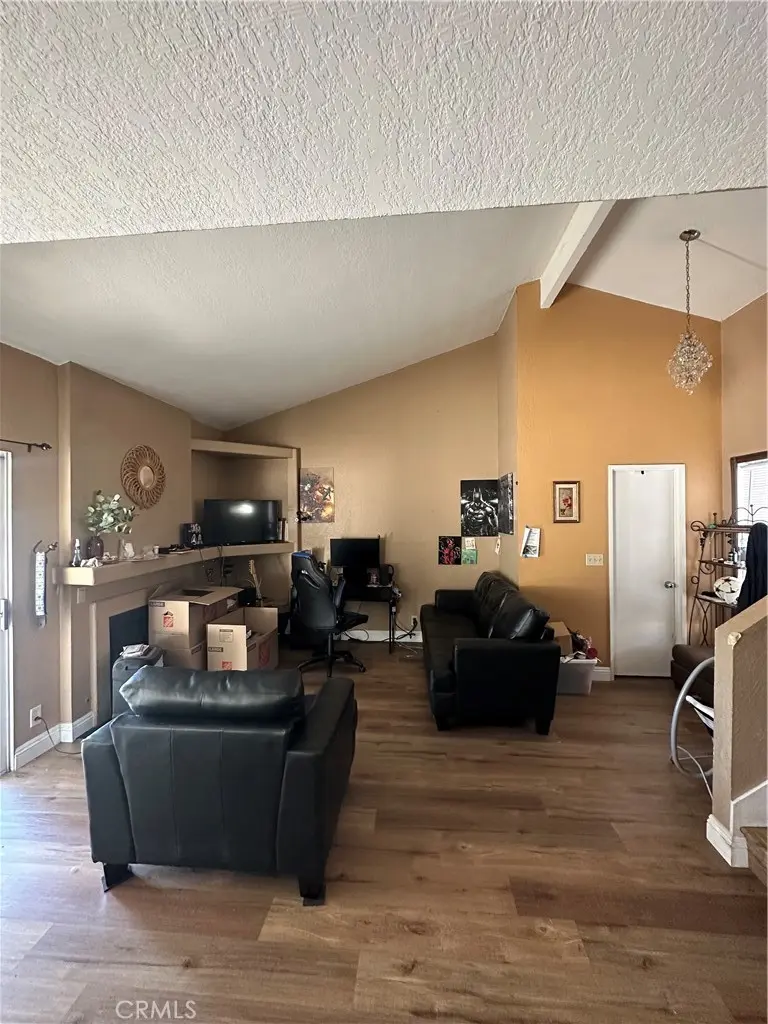 Residential Lease for rent at 292 Parkview, Lake Elsinore, Riverside County, CA featuring 2 beds and 2 baths