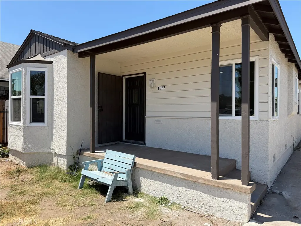 Residential Lease for rent at 1327 w 89th st, Los Angeles, Los Angeles County, CA featuring 3 beds and 2 baths