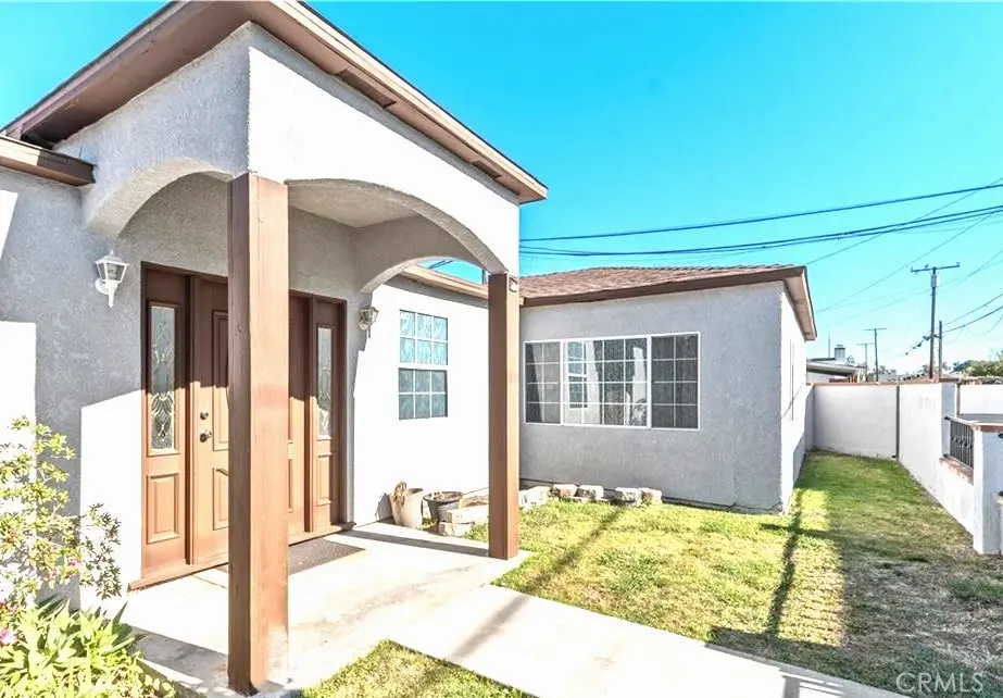 Single Family Residence for sale at 6228 Lemon Ave, Long Beach, CA featuring 4 beds and 3 baths