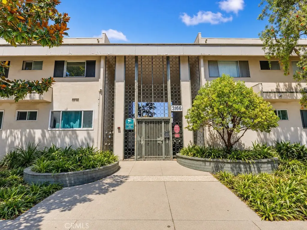 Condominium for sale at 3166 S Sepulveda Boulevard 6, Los Angeles, CA featuring 3 beds and 2 baths