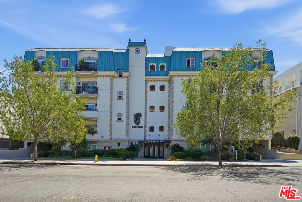 Condominium for sale at 722 S Oxford Avenue 305, Los Angeles, CA featuring 3 beds and 4 baths
