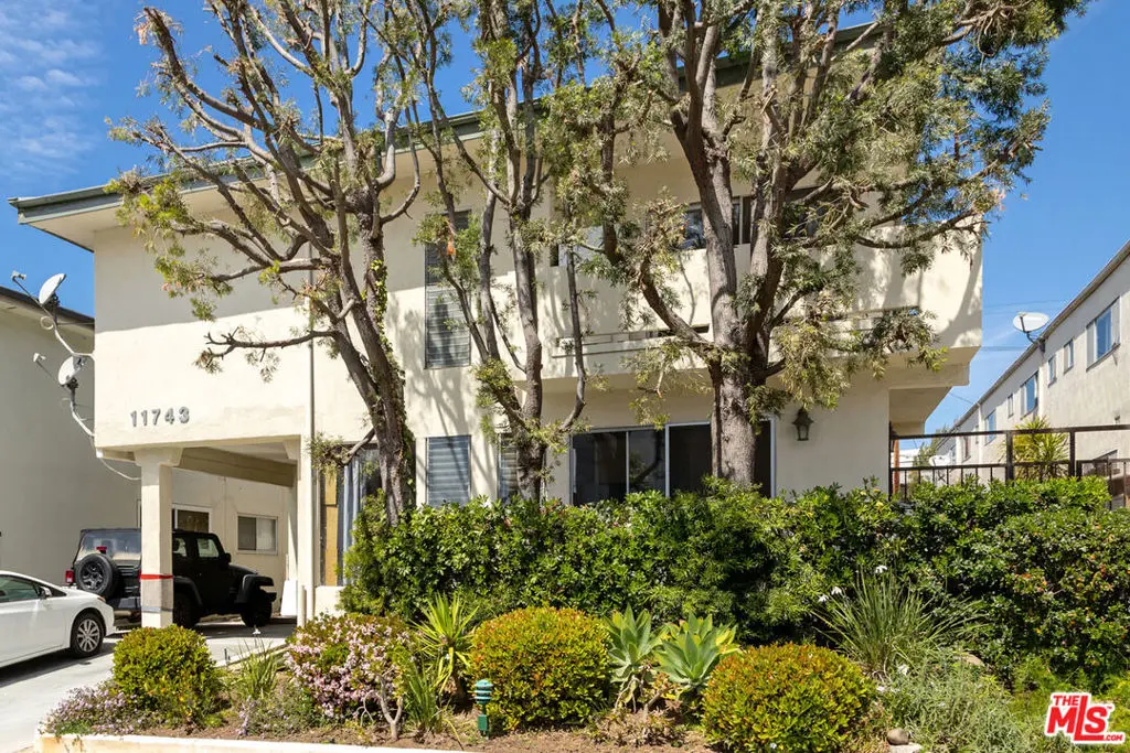 Residential Lease for rent at 11743 Mayfield 3, Los Angeles, Los Angeles County, CA featuring 3 beds and 2 baths