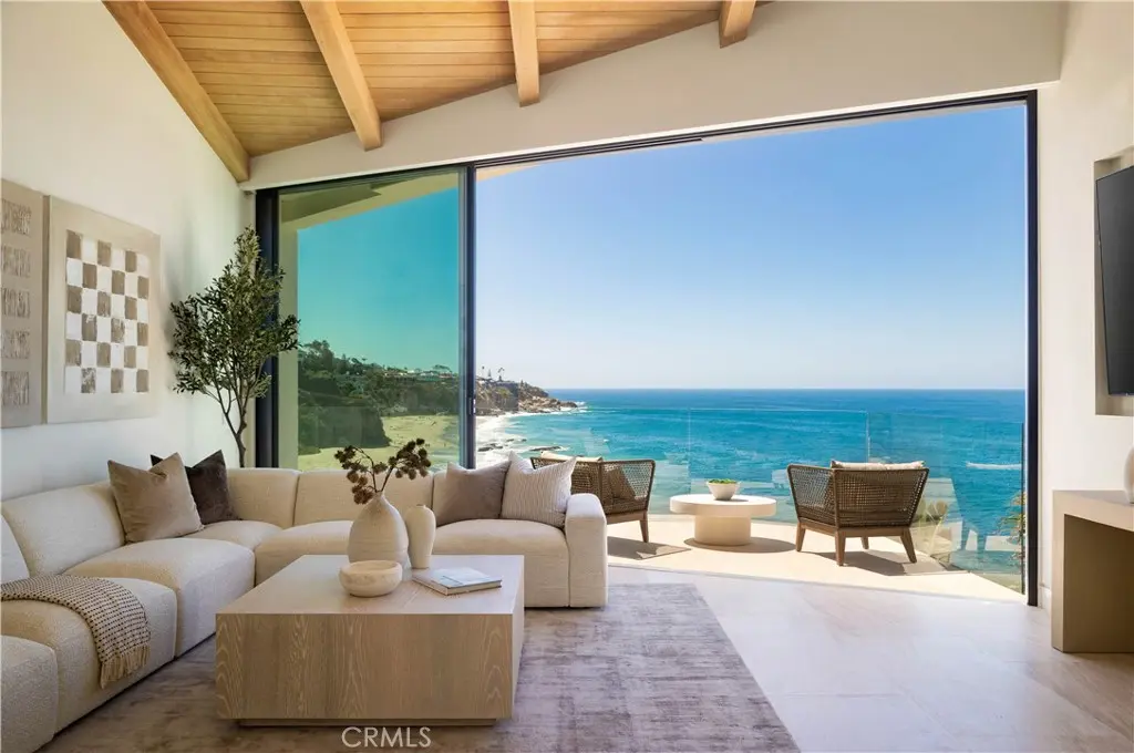 Single Family Residence for rent at 31899 Circle Drive, Laguna Beach, CA featuring 3 beds and 3 baths