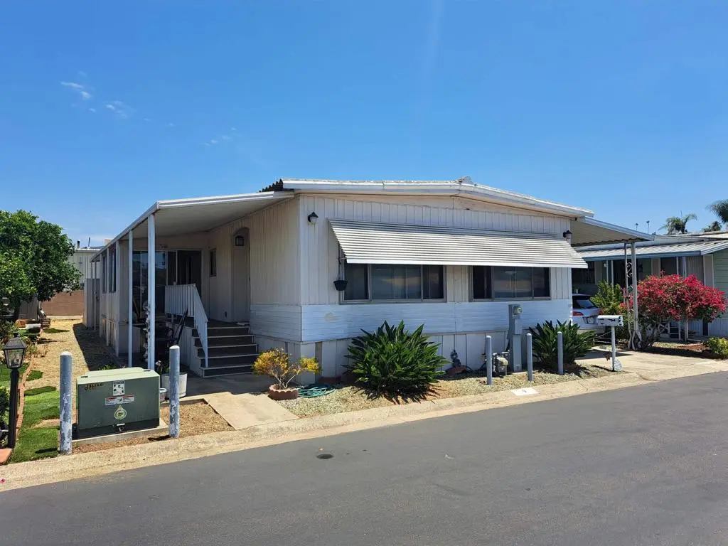 1010 E Bobier Dr 9, Vista, CA — listing photo 1