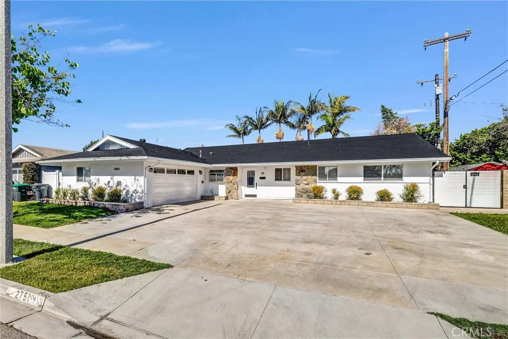 Single Family Residence for rent at 2751 San Carlos, Costa Mesa, CA featuring 4 beds and 2 baths