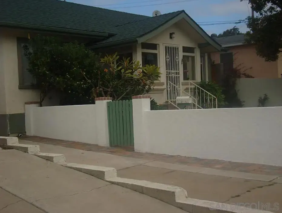 2220 Rosecrans, Point Loma, CA — listing photo 1