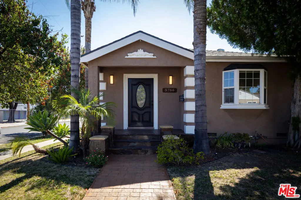 Residential Lease for rent at 5766 Newcastle Avenue, Los Angeles, Los Angeles County, CA featuring 3 beds and 3 baths