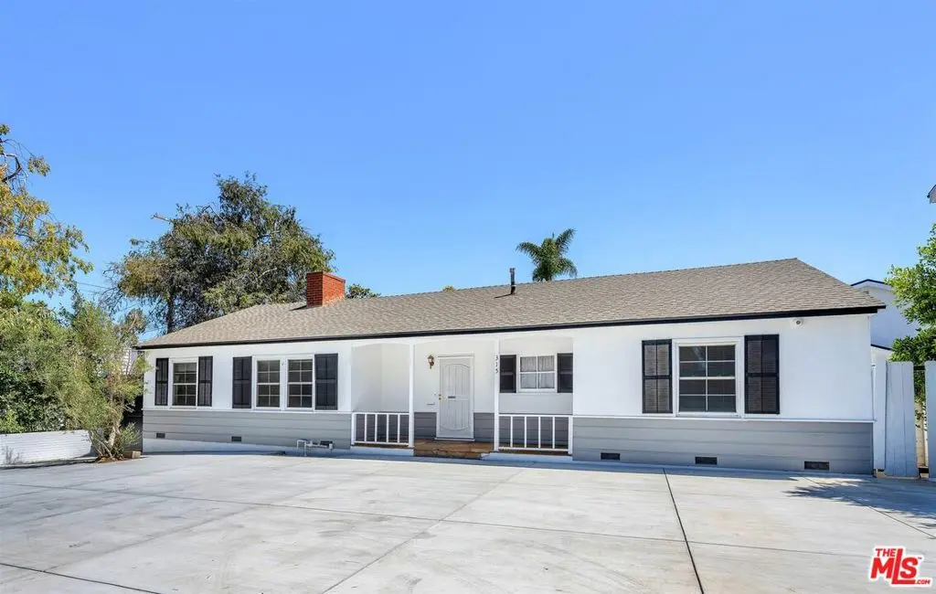 Single Family Residence for rent at 315 26th Street, Santa Monica, CA featuring 3 beds and 2 baths