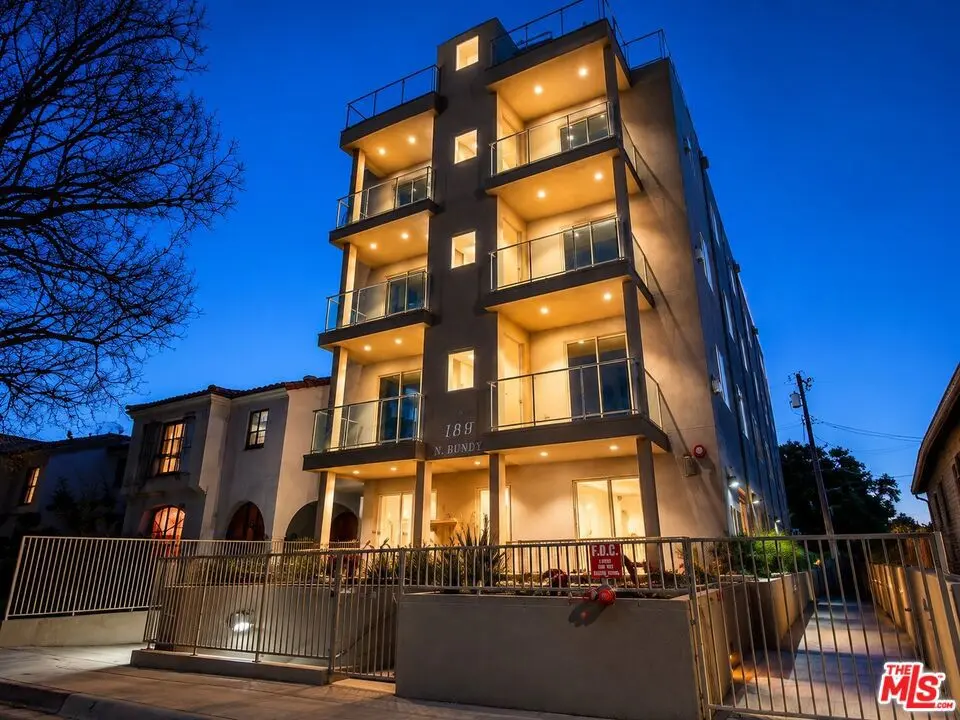 Residential Lease for rent at 819 S HOLT Avenue PH, Los Angeles, Los Angeles County, CA featuring 4 beds and 4 baths