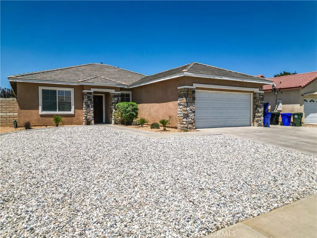 Single Family Residence for sale at 13822 Dodie, Victorville, CA featuring 3 beds and 2 baths