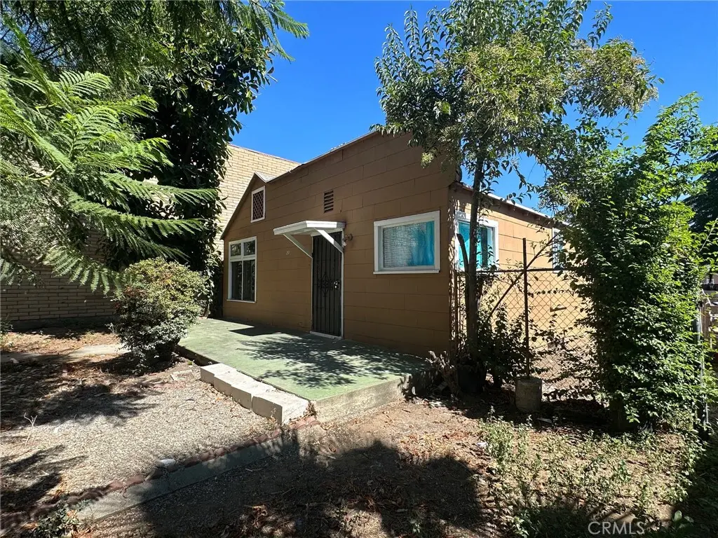 211 S Riverside, Rialto, CA — listing photo 1