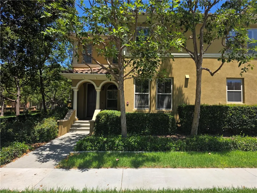Condominium for sale at 129 Chantilly, Irvine, CA featuring 3 beds and 3 baths
