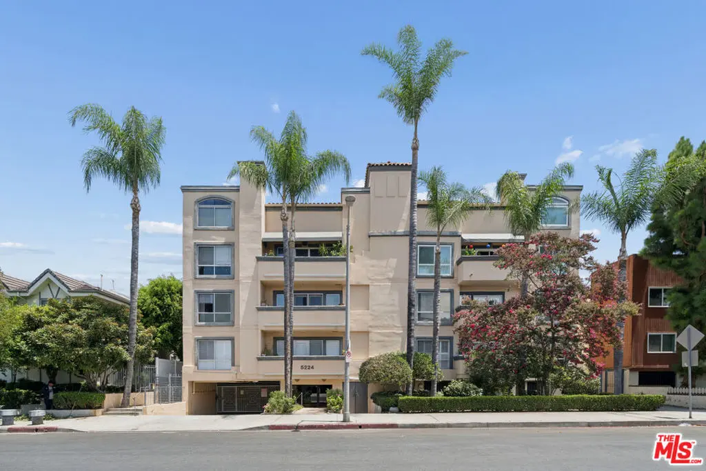 Condominium for sale at 5224 Zelzah Avenue 209, Los Angeles, CA featuring 2 beds and 3 baths