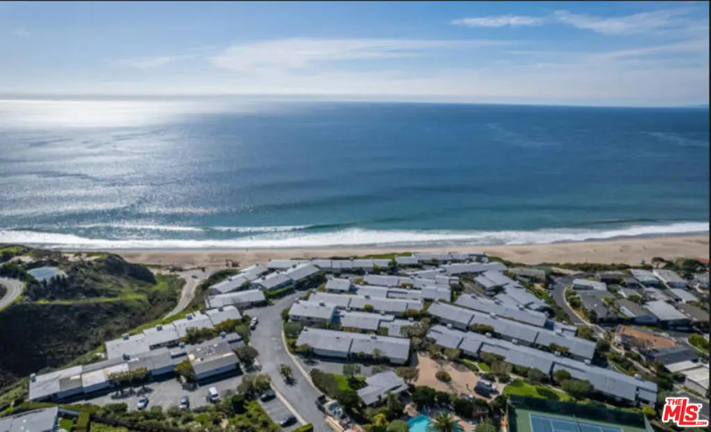Residential Lease for rent at 6798 Las Olas Way, Malibu, Los Angeles County, CA featuring 2 beds and 3 baths