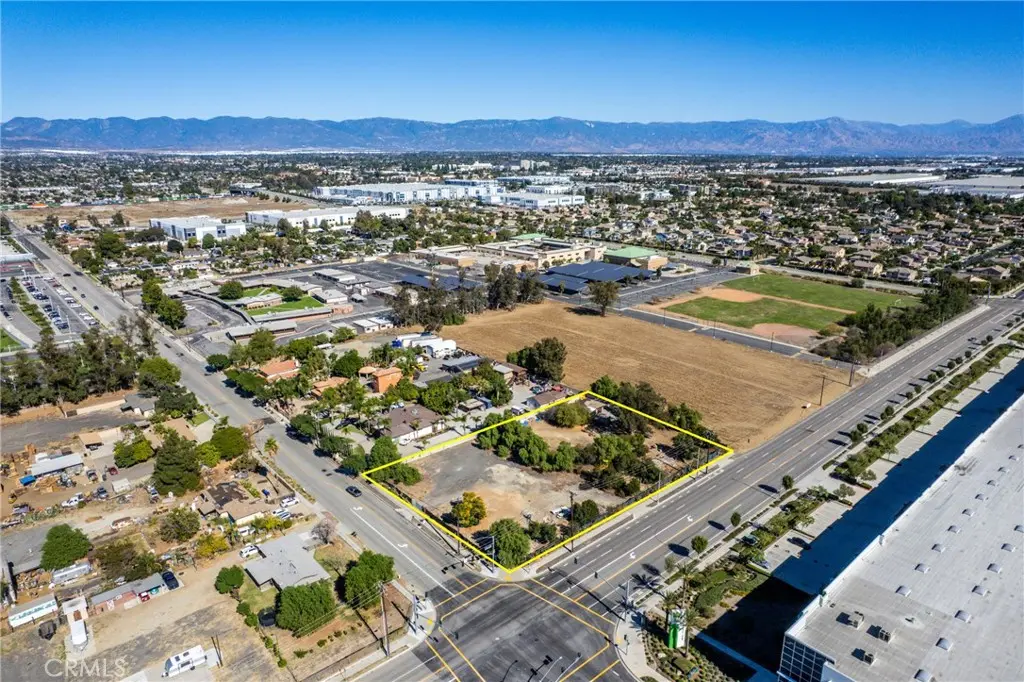 10899 Oleander Avenue, Fontana, CA — listing photo 1