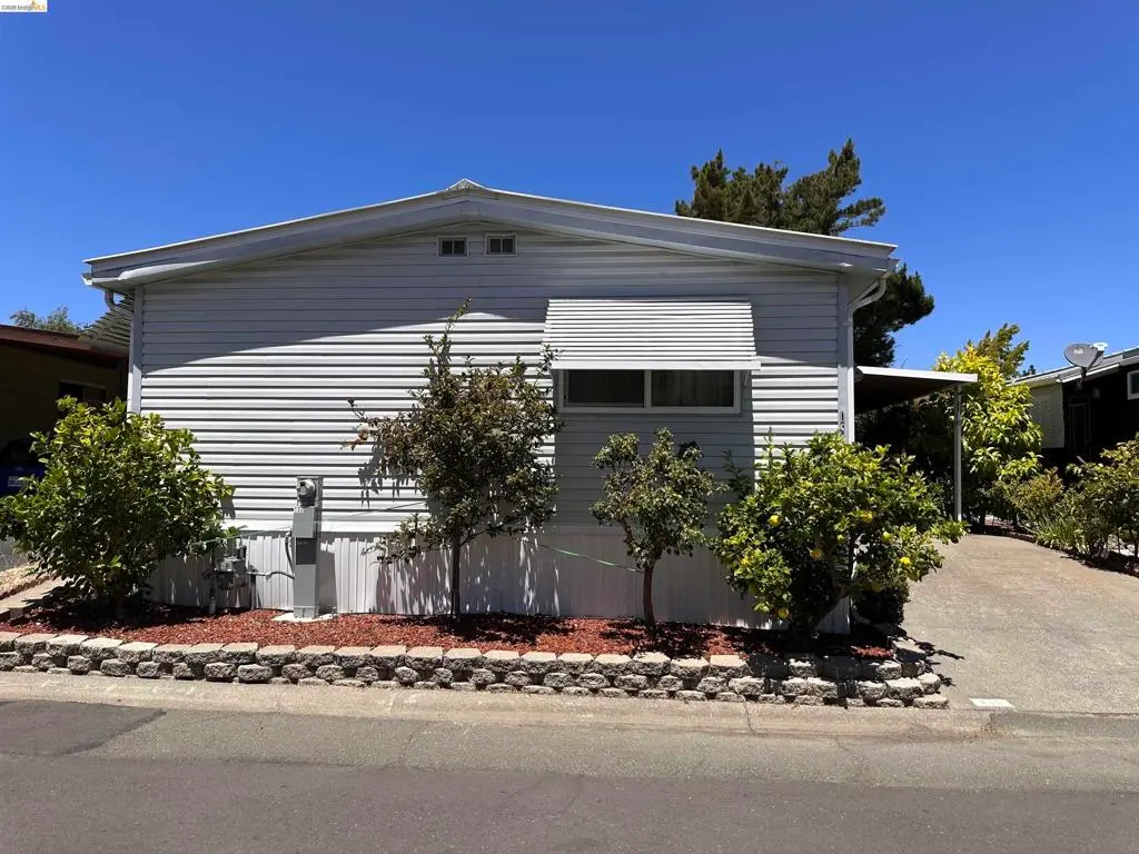 Manufactured In Park for sale at 132 phyllis court, Vallejo, CA featuring 2 beds and 2 baths