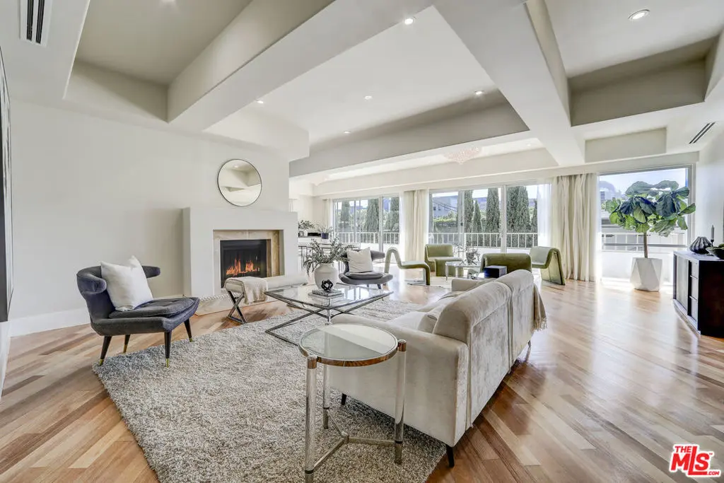 Condominium for sale at 339 N Palm Drive 201, Beverly Hills, CA featuring 2 beds and 3 baths