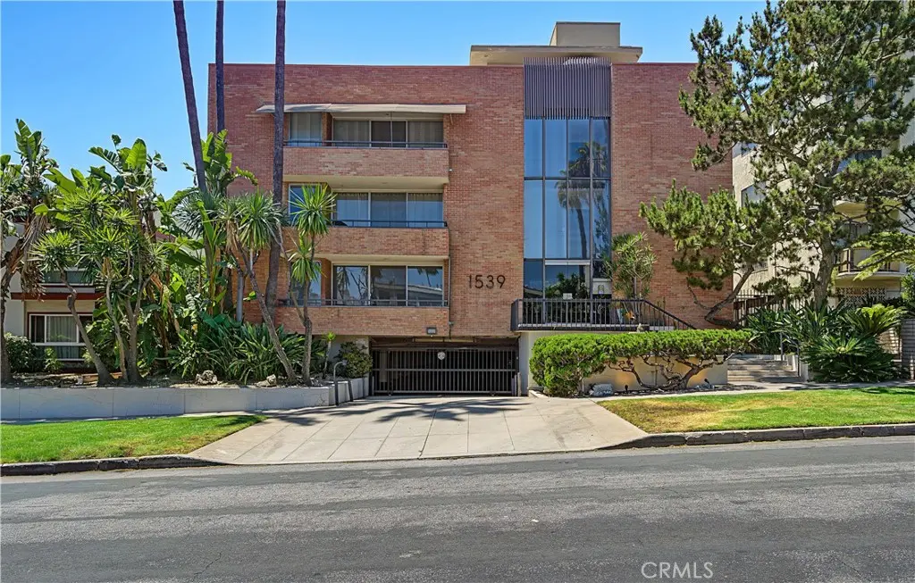 Condominium for sale at 1539 N Laurel Avenue 202, Los Angeles, CA featuring 1 bed and 2 baths