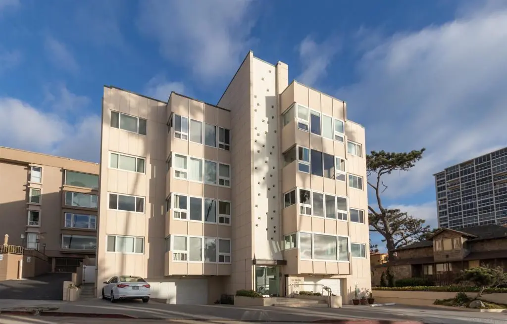 Single Family Residence for rent at 1039 Coast Blvd E, La Jolla, CA featuring 2 beds and 2 baths